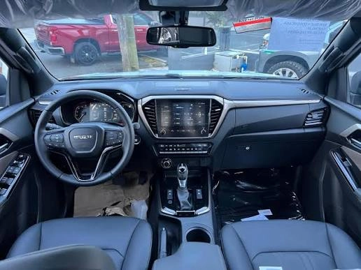 Interior de la cabina de la Izuzu D-Max 2027