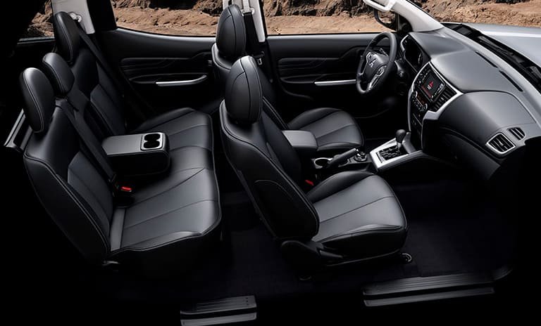 Mitsubishi L200 interior lateral