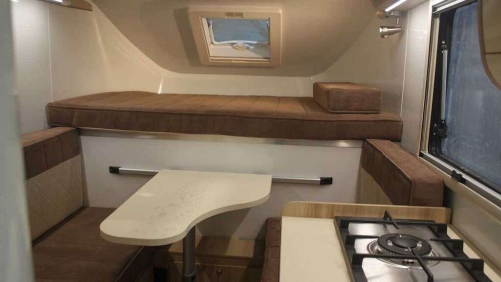 Interior del Lada Granta Camper 2027