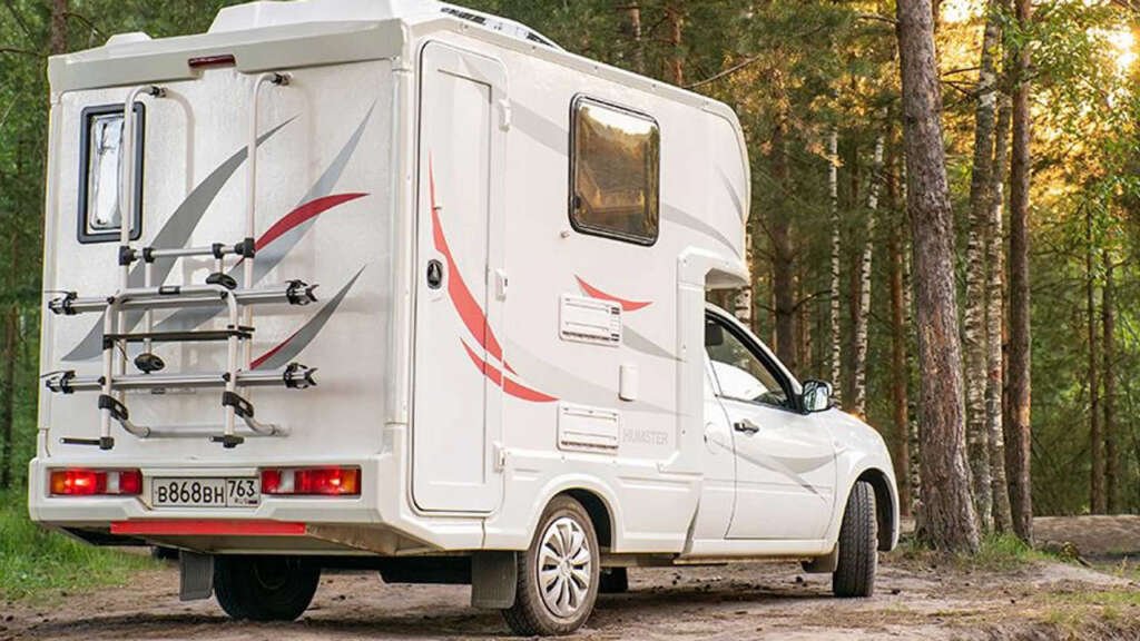 Parte trasera del Lada Granta Camper 2027