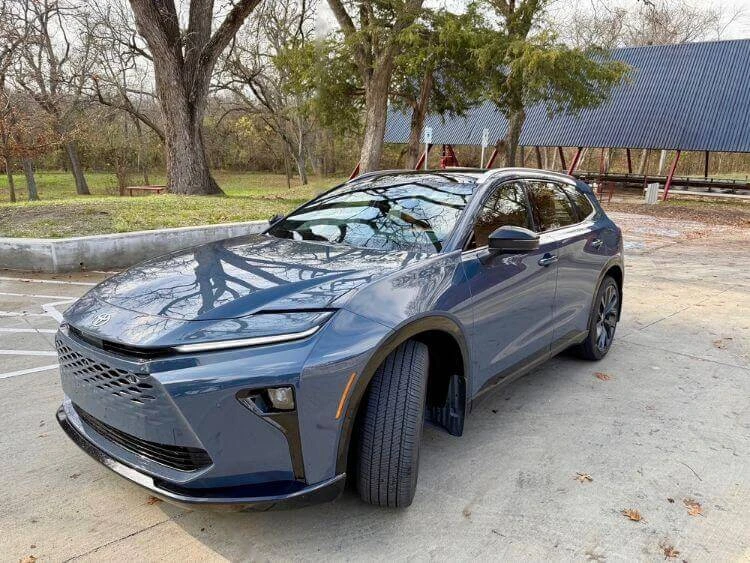 Toyota Crown Signia versión Limited